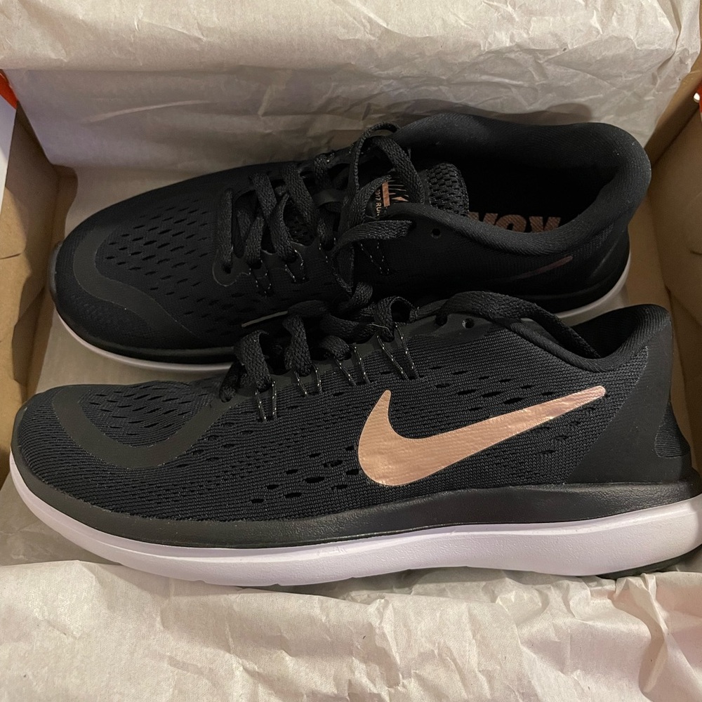 Women’s Nike Flex Run black and rose gold 5.5